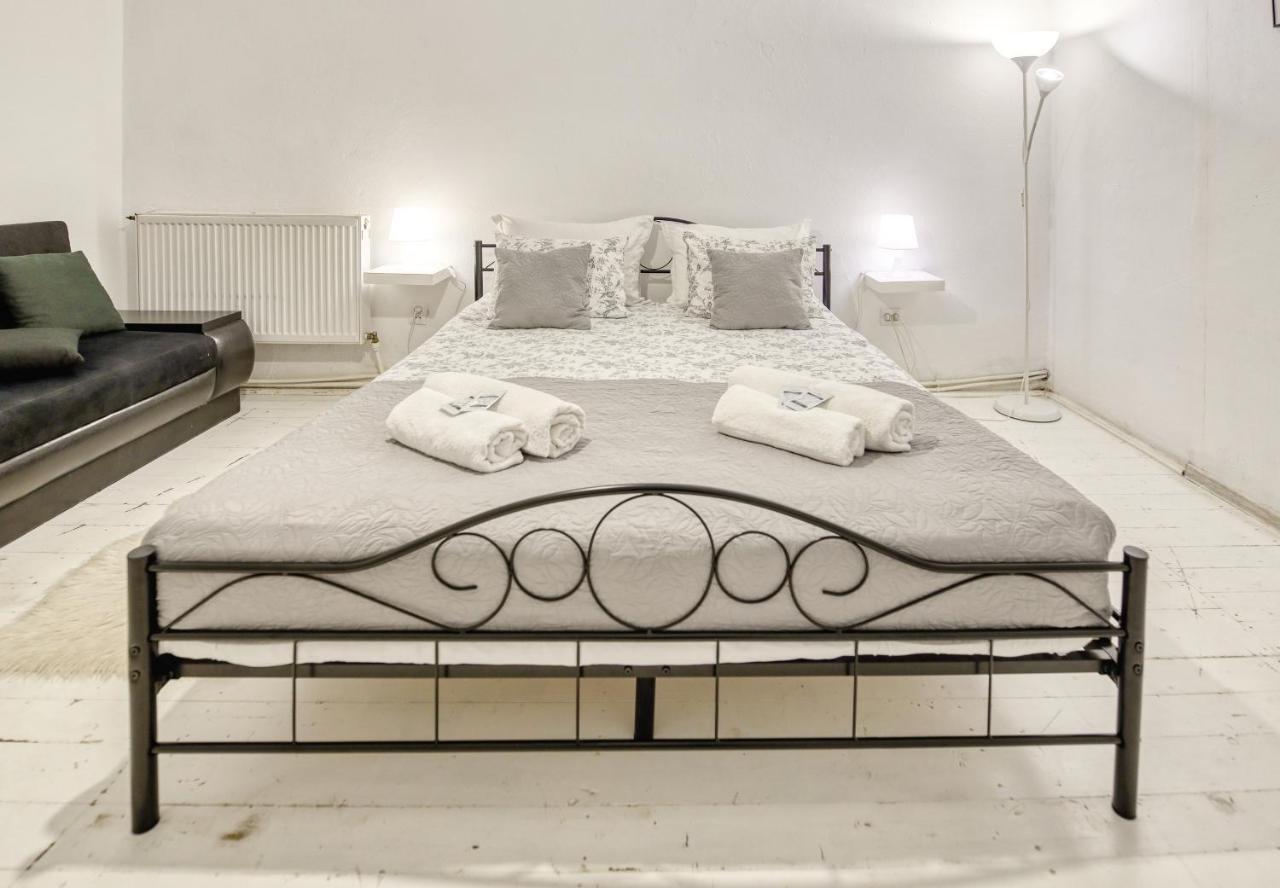La Maison Blanche Hotel Alba Iulia Bagian luar foto