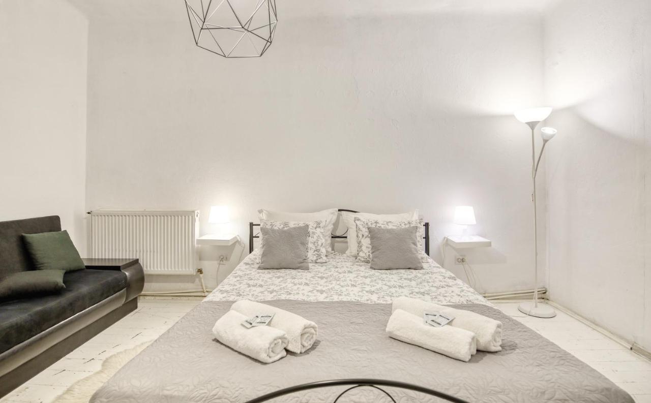 La Maison Blanche Hotel Alba Iulia Bagian luar foto