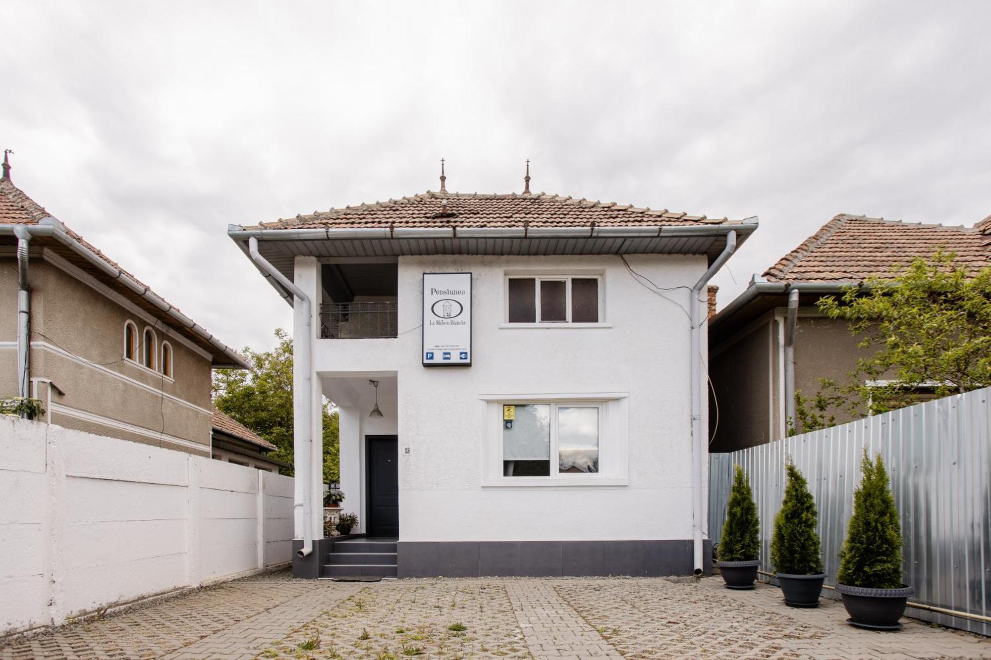 La Maison Blanche Hotel Alba Iulia Bagian luar foto